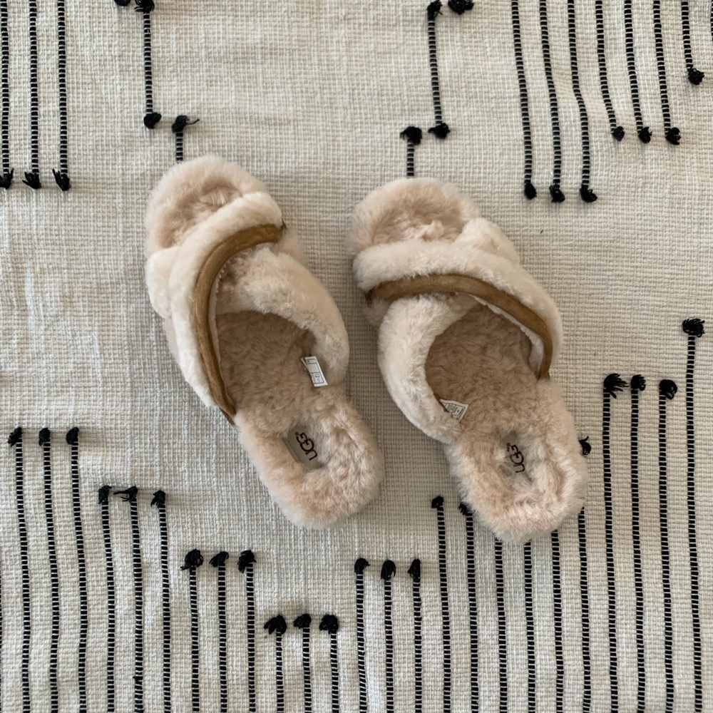 UGG SLIPPERS